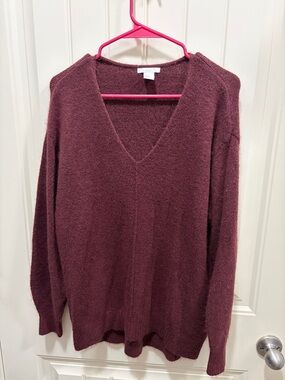 H&M Women's V-Neck Sweater in Wine